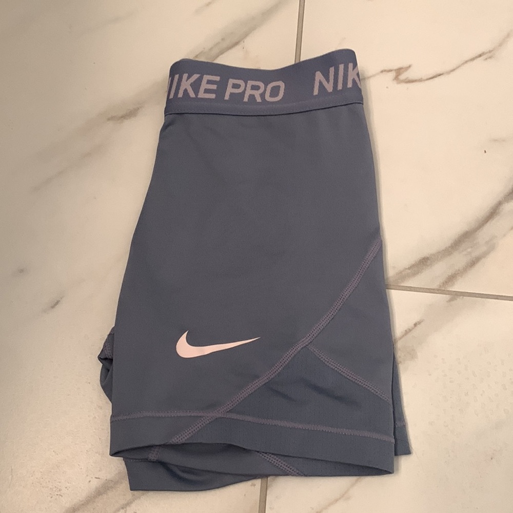 Nike Pros - Picture 4 of 4